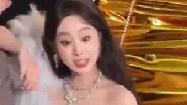 一群小朋友挡住新娘拍照新娘打直球直接让小孩们离开