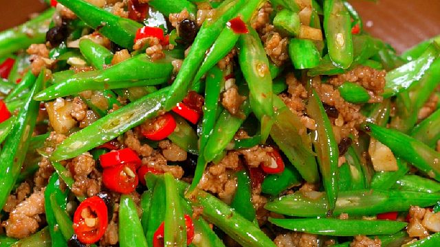 家常四季豆炒肉你就像我这样做，又脆又嫩又下饭。