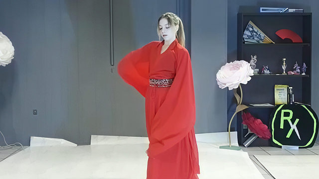 俄罗斯姑娘才艺表演23.12.25_烤肉(维多利亚)04