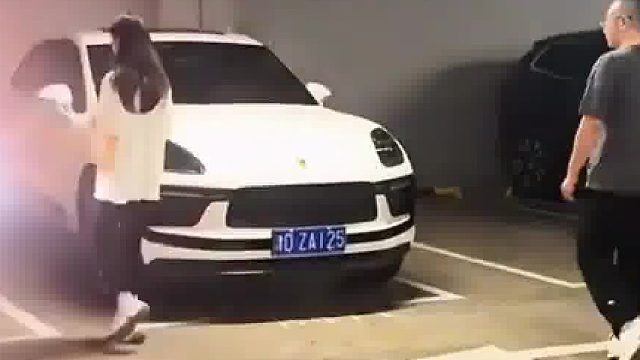 女儿想开保时捷，现场见真车却笑不出来了