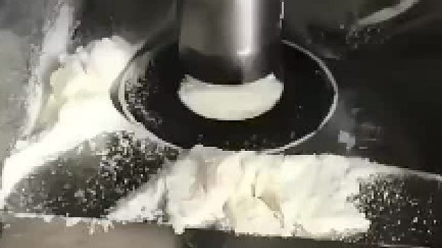 来个慢动作，看看澳洲奶粉纯奶片是怎么压成的！