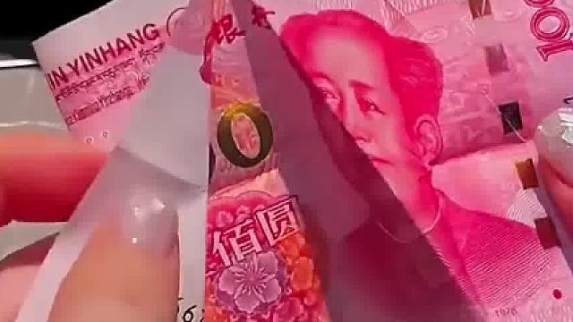 如何让服务生空欢喜一场，消费给的足足的，一张百元大钞瞬间变两张！