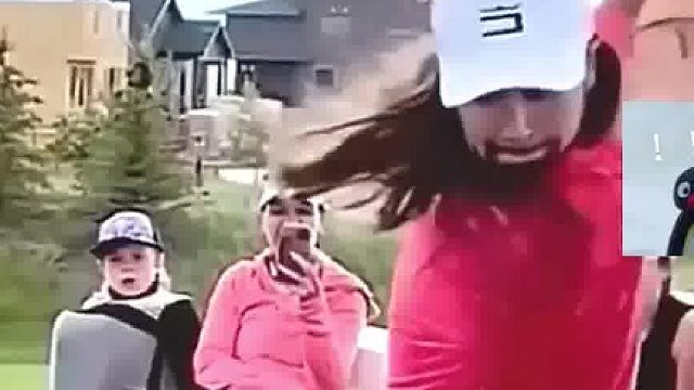 女友觉睡得正香，老公却将她一脚踹醒，没想到她还打击报复