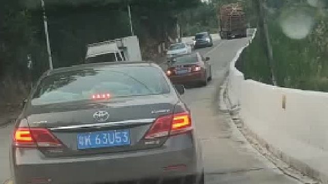 女司机绝对敢干过去