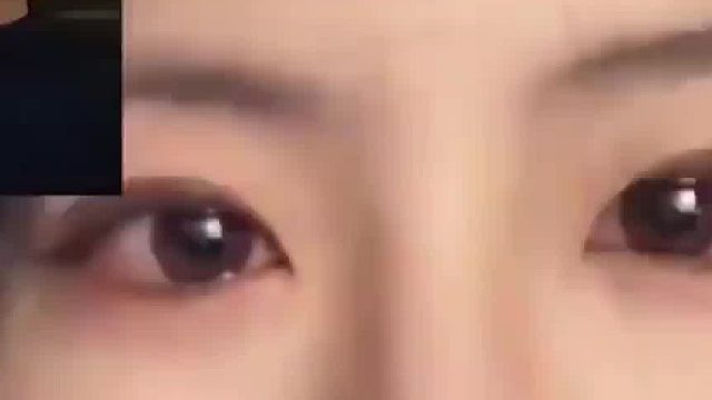 女生和男友分手后情绪失控给男友打视频电话想挽回结果尴尬了啊