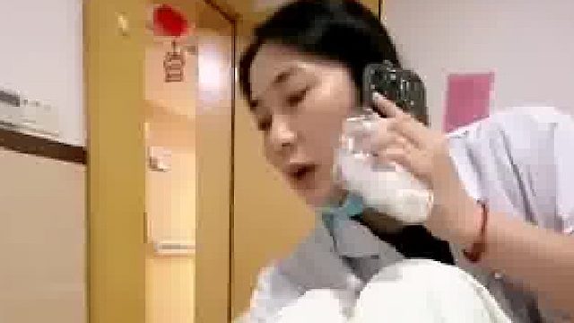 女儿术后遇妈妈查房，瞬间破防：此刻所有偶像剧都弱爆了！