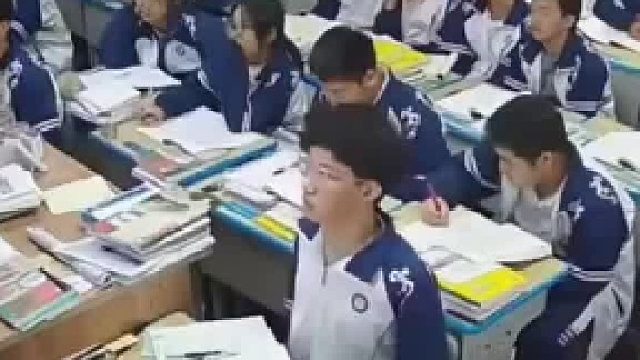 男孩子反应就是快，关键时刻还得是男汉子