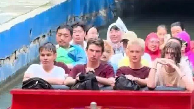 外国人在中国体验漂流，出来的时候表情亮了