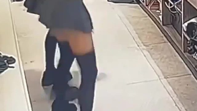 监控下的服务员