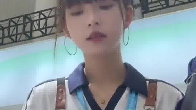 咖啡做溢了咋办？店员一个神操作让同事瞳孔地震！清澈眼神里写满震撼