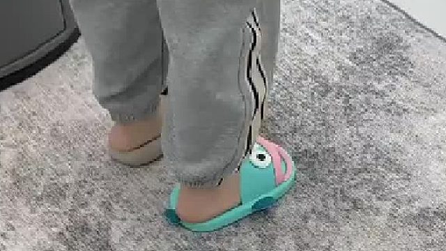 你是用左脚这只拍的吧