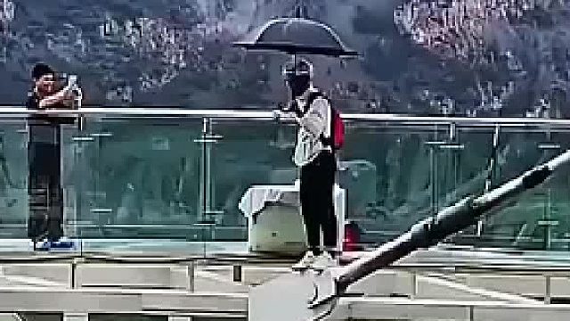 可能是降落伞太重了，脱掉就行了了