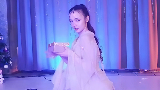 俄罗斯姑娘才艺表演23.12.29_空军(阿妮亚)00