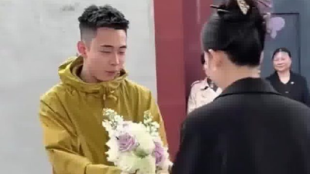 新人订婚现场，感觉两人真的很般配