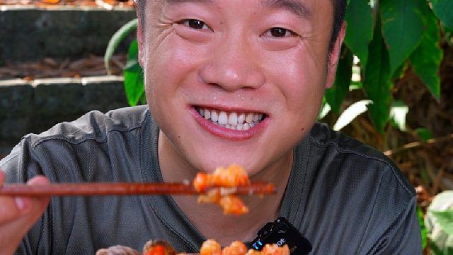 湖南人吃饭不管碗里再多的大鱼大肉，下饭菜总是少不了的。