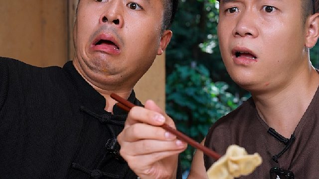 吃饺子大家一般是蘸醋还是蘸彩椒酱呢？