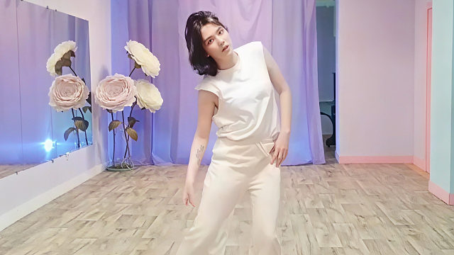 俄罗斯姑娘才艺表演23.11.01_小逗比(安娜)01