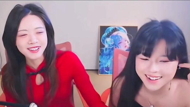 沫子真是太猛了，不穿就算了，还直接拉开给好兄弟看