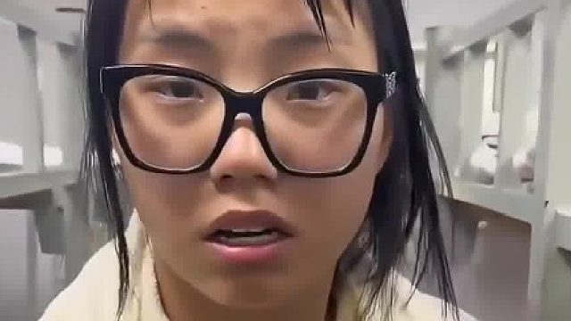 一顿吃了半个月生活费，她不气才怪！