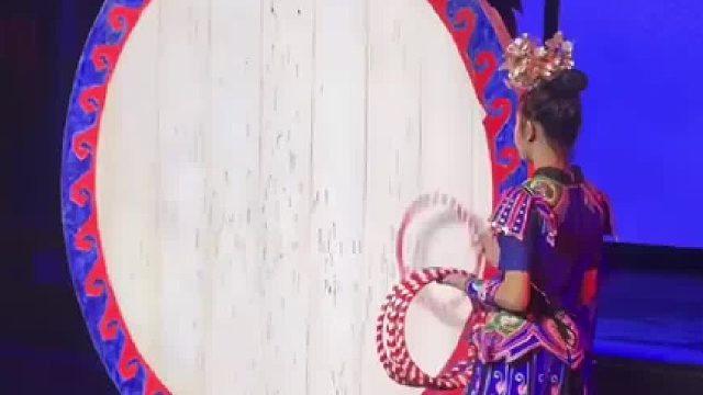 湘西民族表演“小李飞刀”场面震撼