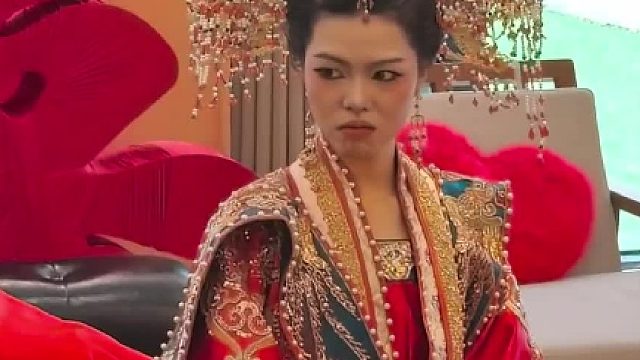距离出门吉时还剩8分钟，新郎和摄影师竟然……
