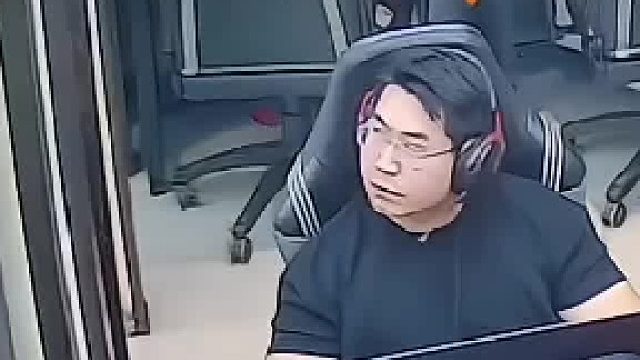 能粘女的哈喇子你小子也算过年了