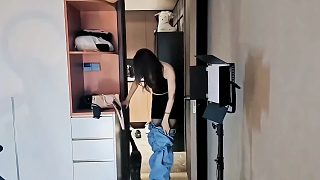 呆妹偷拍豚豚換褲子，這腿簡(jiǎn)直無(wú)敵了