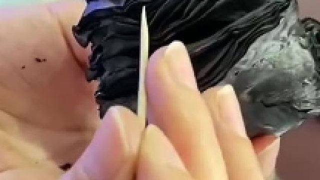 买房的钱被烧成黑炭，幸好银行工作人员耐心细致  ​