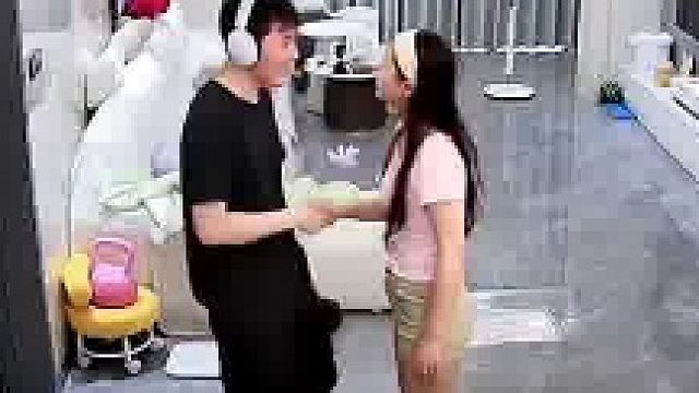 男子趁老婆出门打游戏，老婆回来撞见他“闪现”回房全过程！  ​