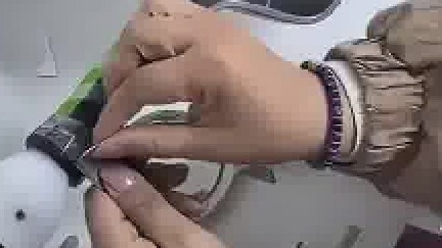 怪不得买回来都要重新捆胶带，原来出厂设置这么潦草