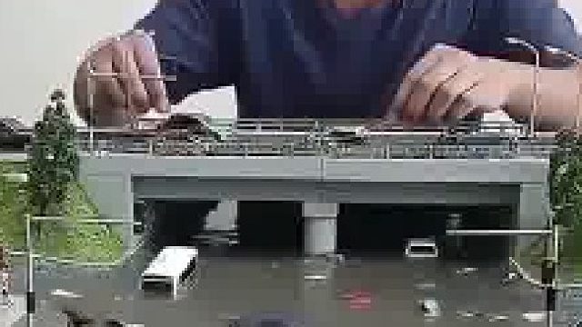 小伙用微缩模型还原洪水！一看就懂灾难为何来得这么快