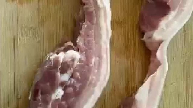 男子线上超市买五花肉解冻后才发现大翻车