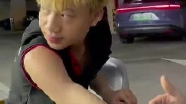 夏日湖南的小朋友不知道什么叫老鼠仔，同事示范让他感受瞬间疼笑了