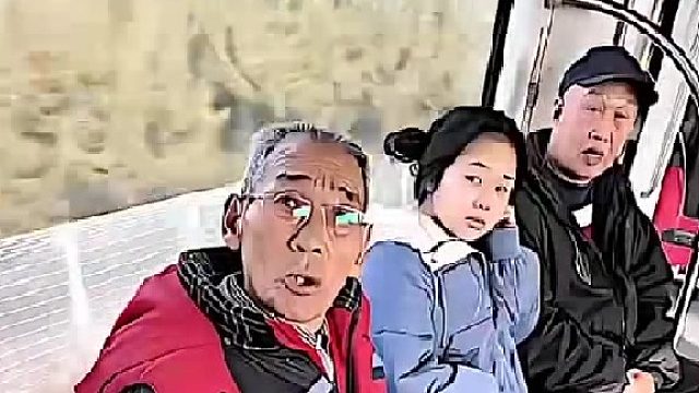 地铁连环计上演，暖心互动反转不断
