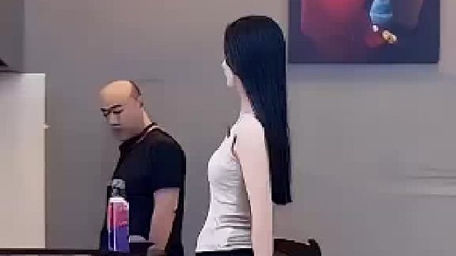 小女孩错把路人当妈妈，抱大腿撒娇，发现认错后妈妈大笑