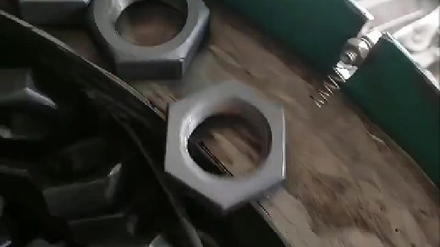 一根小小的弹簧解决螺母正反方向