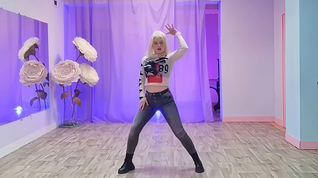 俄罗斯姑娘才艺表演23.11.02_咪咪(索尼娅)00