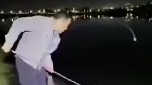 卖出半年的抄网突然多出一条差评