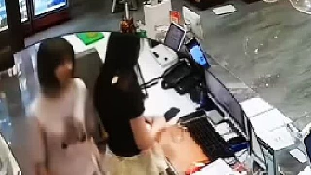 这女的不得赔男的5000块钱