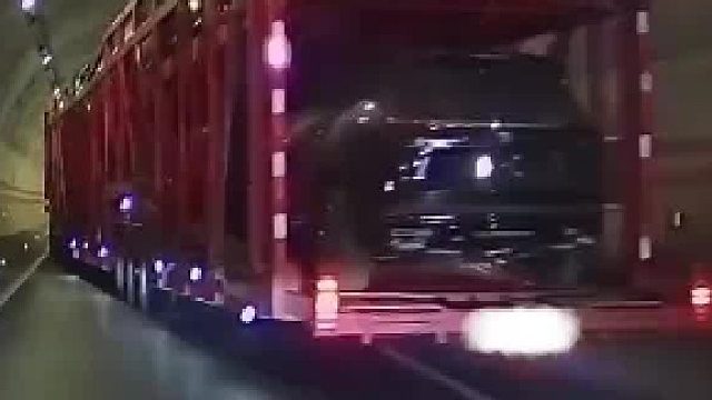 这一车车倒了，白车得赔倾家荡产把