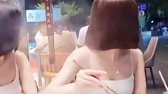 张开朗带妹子吃饭，遇到醉汉挑事情，一招就让对方不说话了