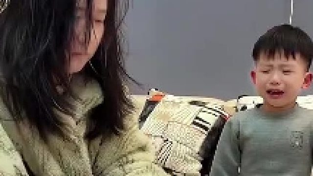 怕他放身上弄丢，说什么都不肯给。天晓得刚才的战斗有多激烈