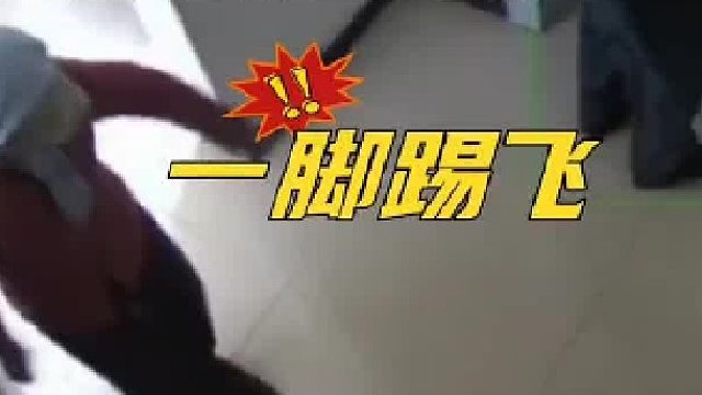 邻居把鞋柜放在电梯口，大爷大妈看到后一脚踢飞 .发布者：这种情况咋办