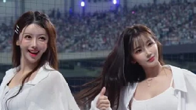 雅英珠珠绝美三振舞无与伦比 年轻颜值拉拉队舞动青春热力四射