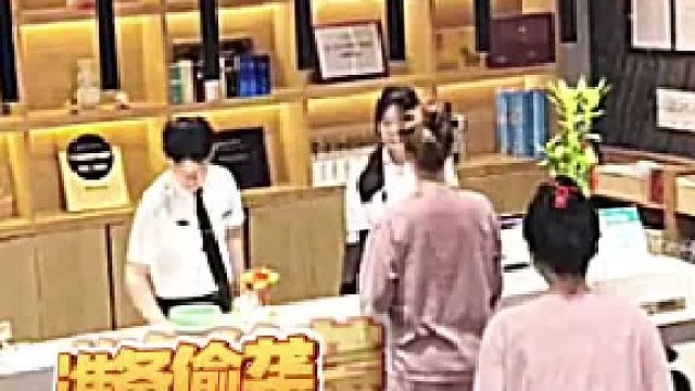 店员：原谅我不厚道的笑了～