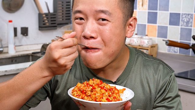 里面都是Q弹鲜甜虾仁的香辣虾仁酱