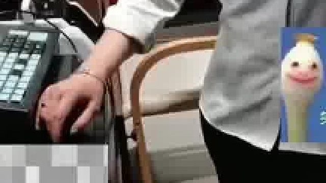 超市诬陷五岁女孩偷东西，家长要求超市人员道歉，经理解决不了 你该找哪找哪