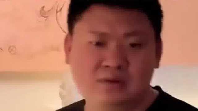 男子参观历史博物馆，意外发现“古今同形”的雕塑！