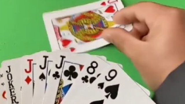 出钩，让一下 ，看怎么出。
