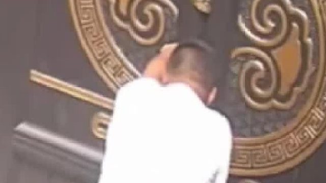 松开手就会被狗咬，再不松手狗就没气了
